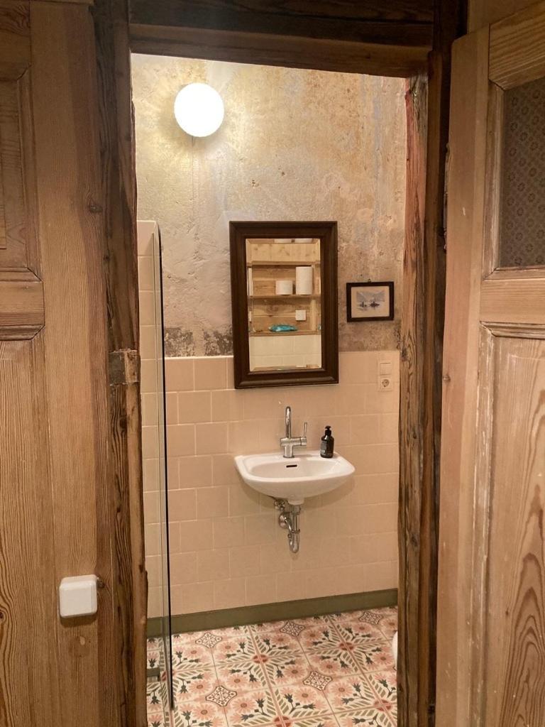 In Schoener Atelierwohnung Mit Garten Und Werkstattsauna *