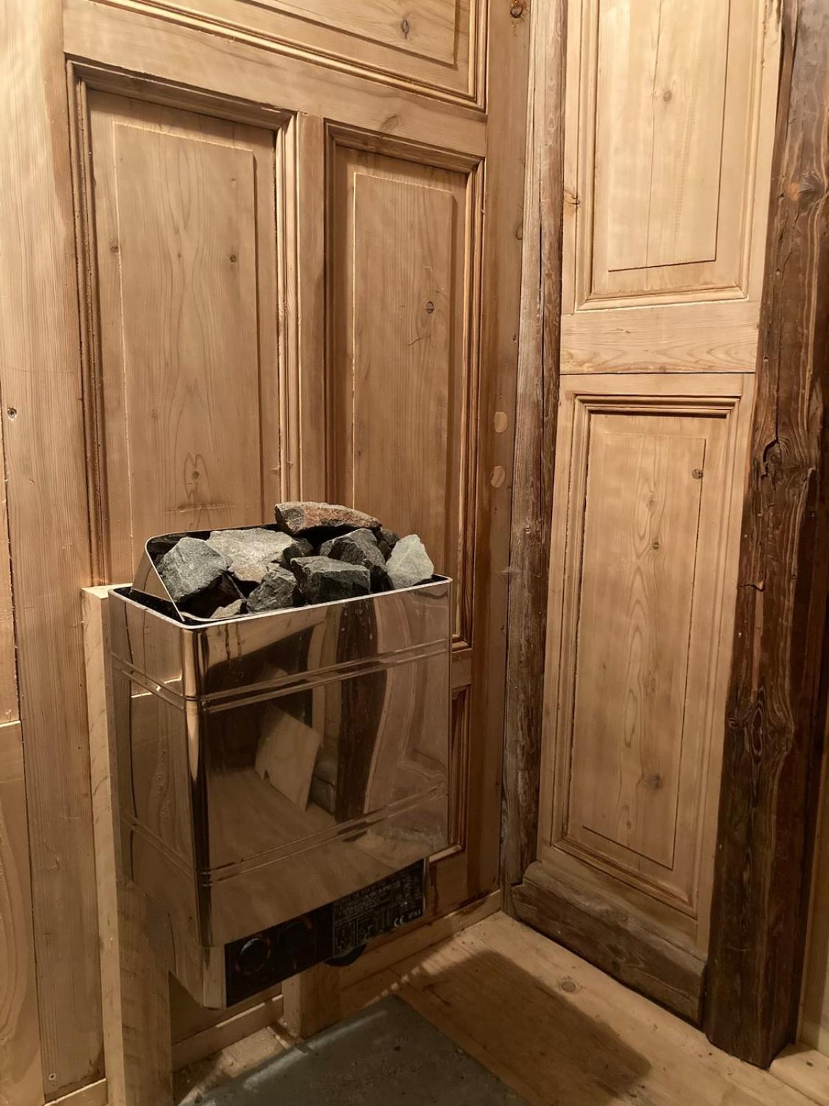 In Schoener Atelierwohnung Mit Garten Und Werkstattsauna * Dresden